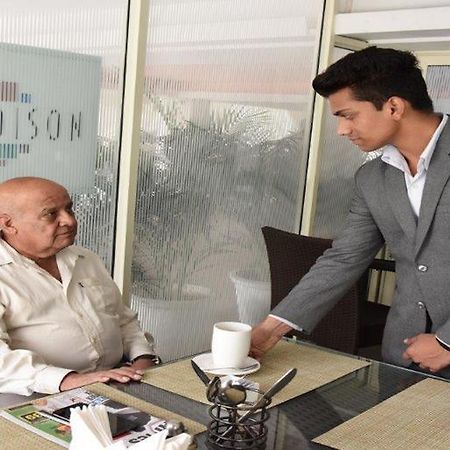 The Madison Hotel New Delhi Bagian luar foto