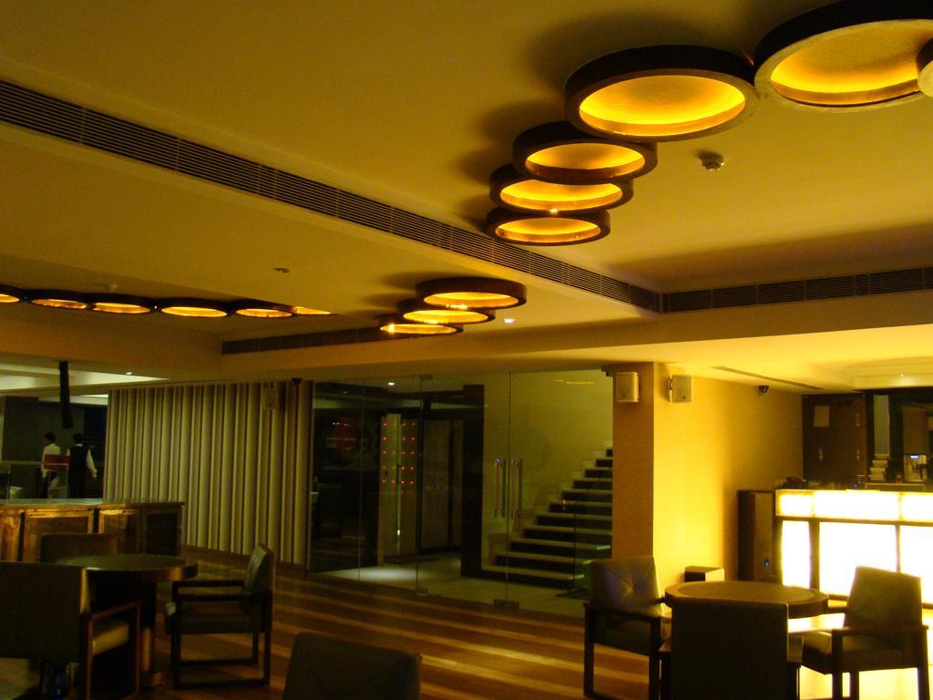 The Madison Hotel New Delhi Bagian luar foto