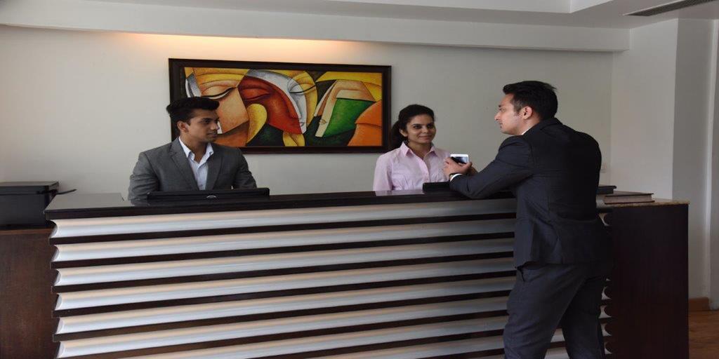 The Madison Hotel New Delhi Bagian luar foto