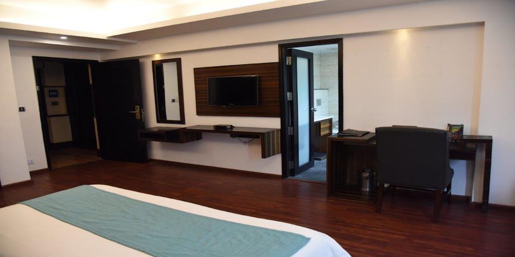The Madison Hotel New Delhi Bagian luar foto