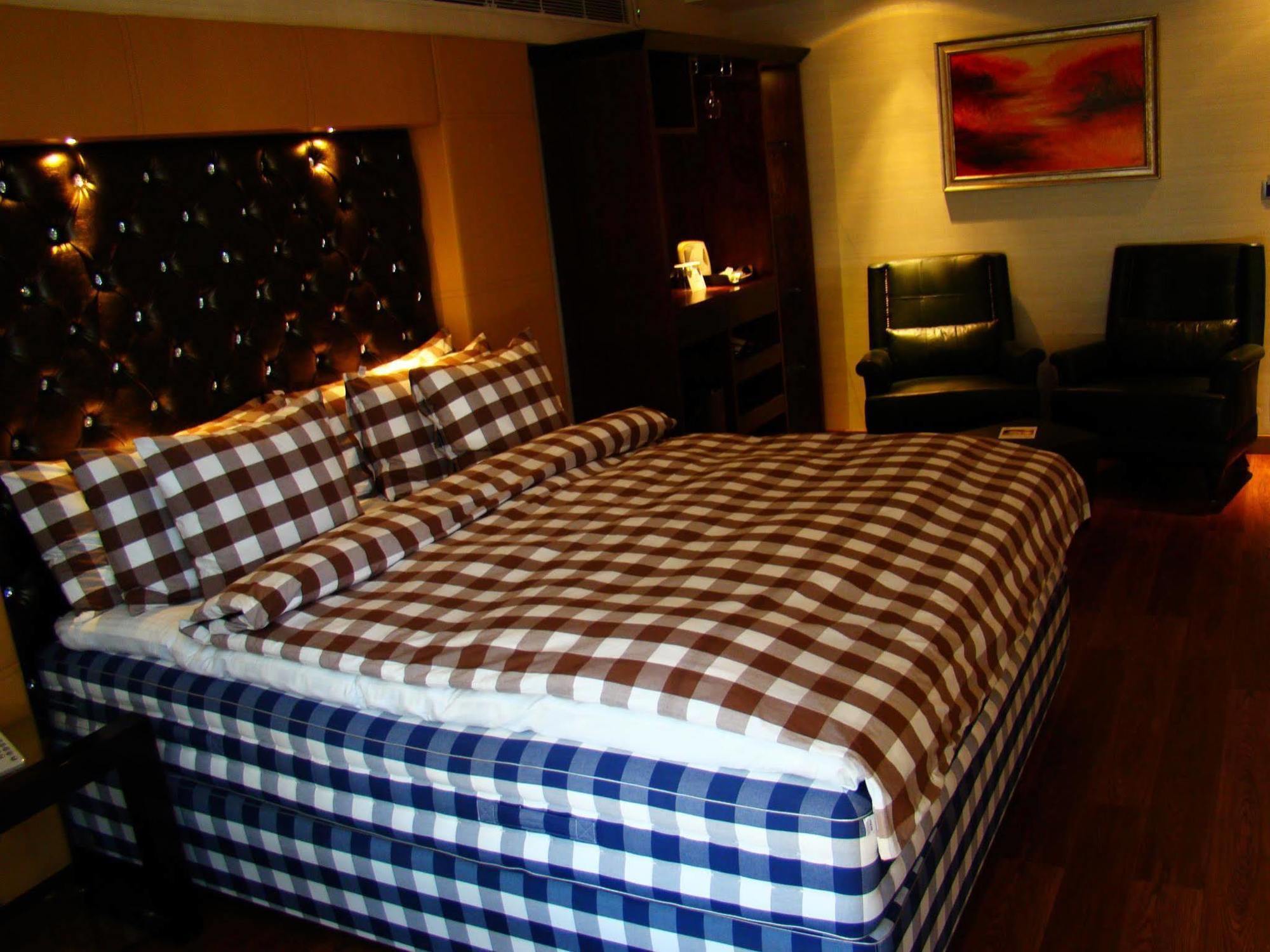 The Madison Hotel New Delhi Bagian luar foto