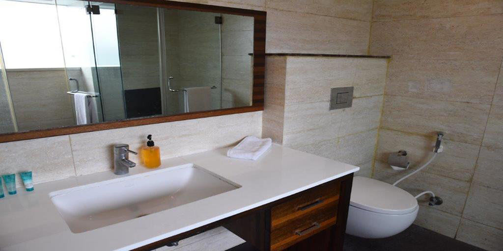 The Madison Hotel New Delhi Bagian luar foto